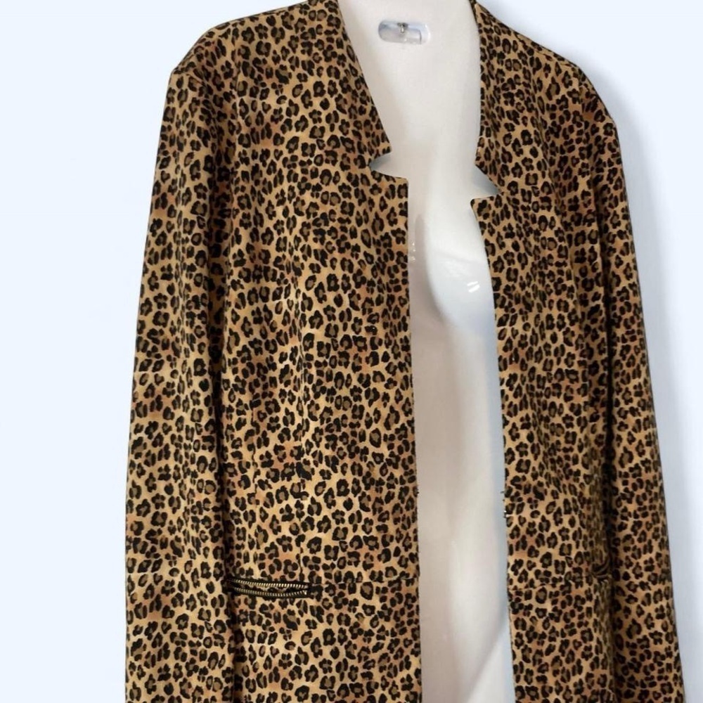 Dana Bouchard Leopard print blazer with gold detail, zipper and pockets